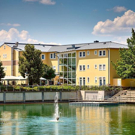 Hotel Am See Neutraubling Exterior foto